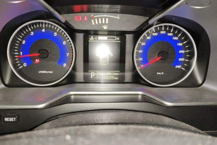 Used Geely Auto Emgrand 2014 Sedan 1.3T CVT Prestige Model Odometer Close Up