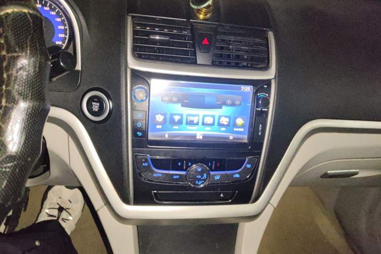Used Geely Auto Emgrand 2014 Sedan 1.5L Manual Elite Model Audio And AC Panel