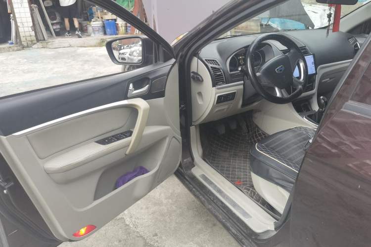Used Geely Auto Emgrand 2014 Sedan 1.5L Manual Fashion Edition Driver Seat