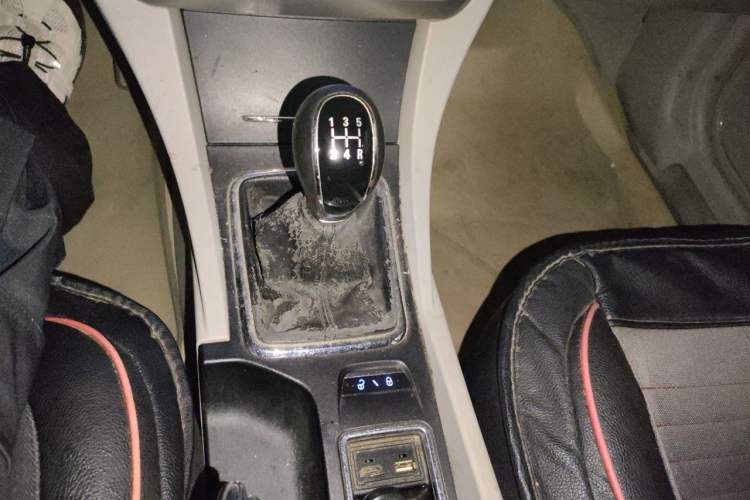 Used Geely Auto Emgrand 2014 Sedan 1.5L Manual Elite Model Gear Lever