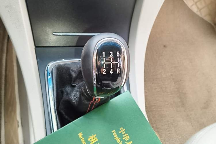 Used Geely Auto Emgrand 2014 Sedan 1.5L Manual Elite Model Gear Lever