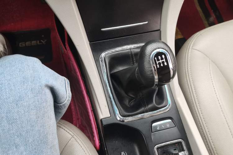 Used Geely Auto Emgrand 2014 Sedan 1.5L Manual Elite Model Gear Lever