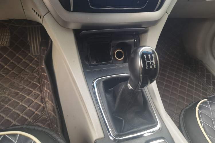 Used Geely Auto Emgrand 2014 Sedan 1.5L Manual Fashion Edition Gear Lever