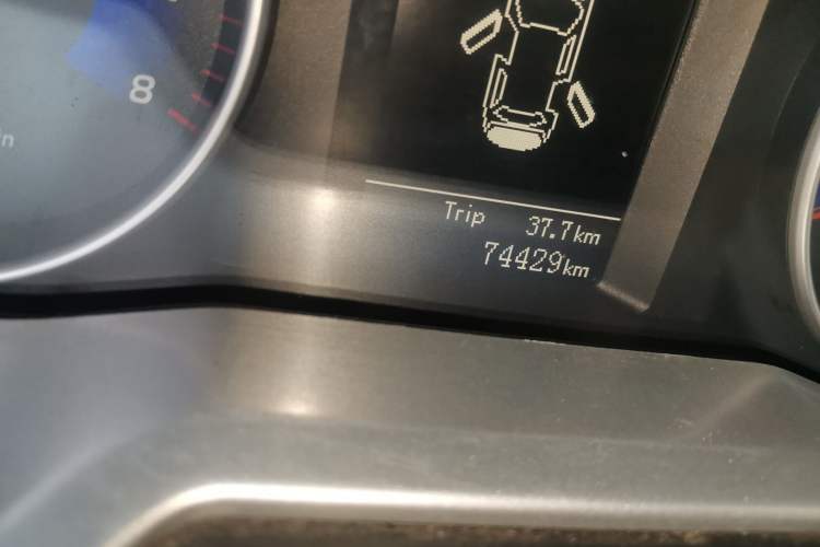 Used Geely Auto Emgrand 2014 Hatchback 1.3T Manual Elite Model Odometer Close Up