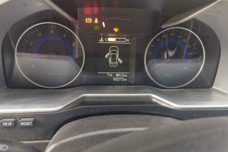Used Geely Auto Emgrand 2014 Sedan 1.5L Manual Fashion Edition Odometer Close Up