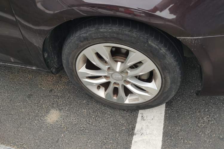 Used Geely Auto Emgrand 2014 Sedan 1.5L Manual Elite Model Right Front Wheel Hub