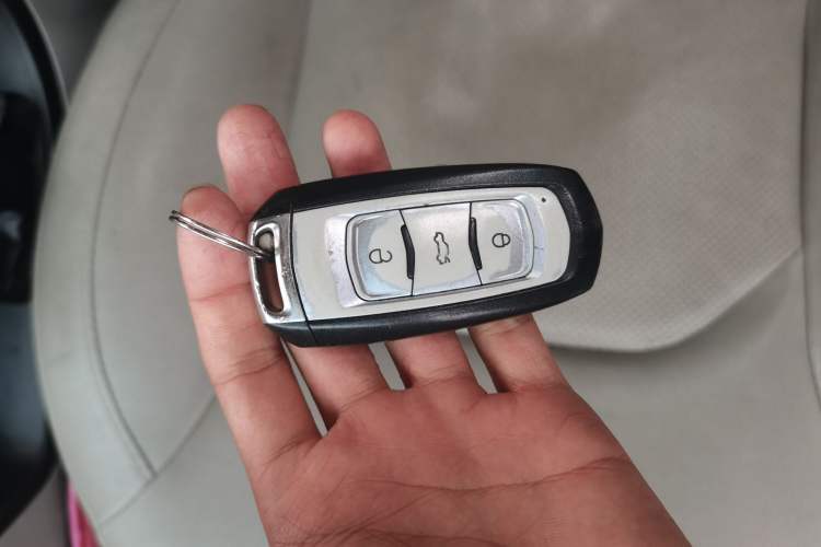 Used Geely Auto Emgrand 2014 Sedan 1.5L Manual Elite Model Vehicle Key