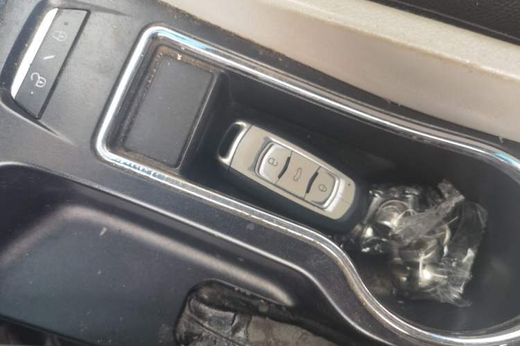 Used Geely Auto Emgrand 2014 Sedan 1.5L Manual Fashion Edition Vehicle Key