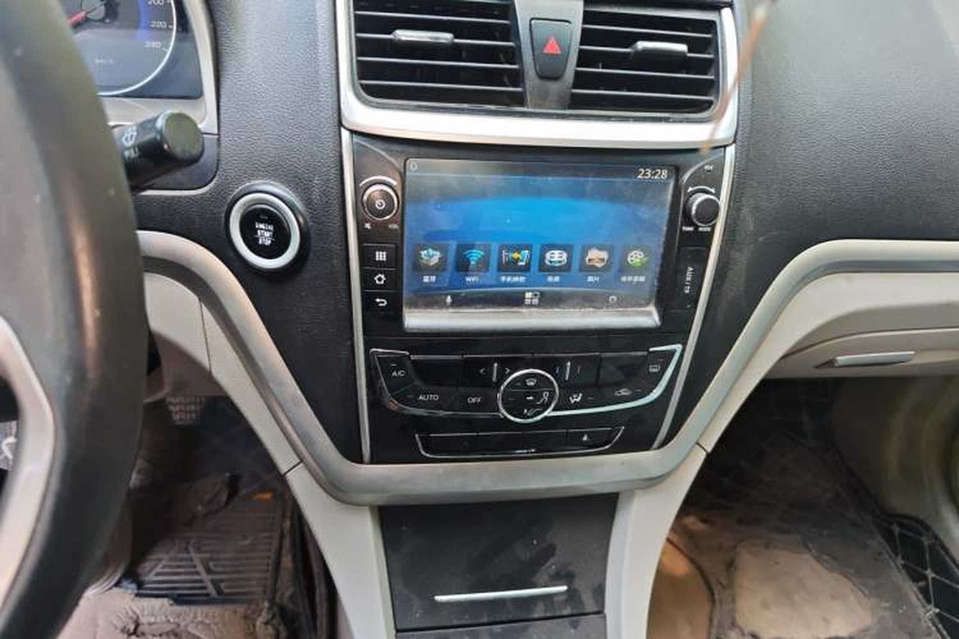 Used Geely Auto Emgrand 2014 Sedan 1.3T Manual Elite Model Audio And AC Panel