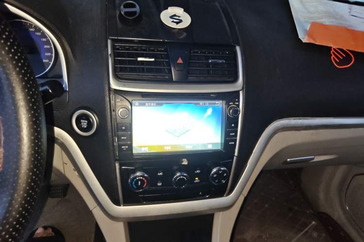 Used Geely Auto Emgrand 2014 Sedan 1.5L Manual Fashion Edition Audio And AC Panel