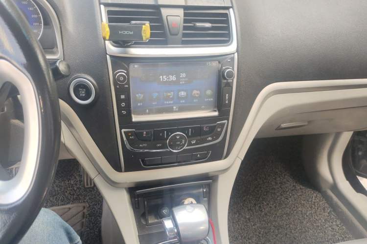 Used Geely Auto Emgrand 2014 Sedan 1.5L CVT Elite Model Audio And AC Panel