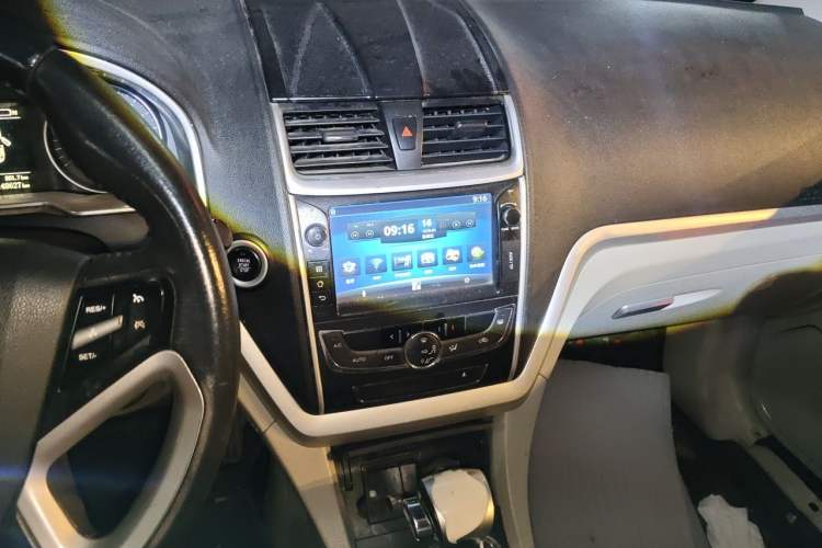 Used Geely Auto Emgrand 2014 Sedan 1.5L CVT Elite Model Audio And AC Panel