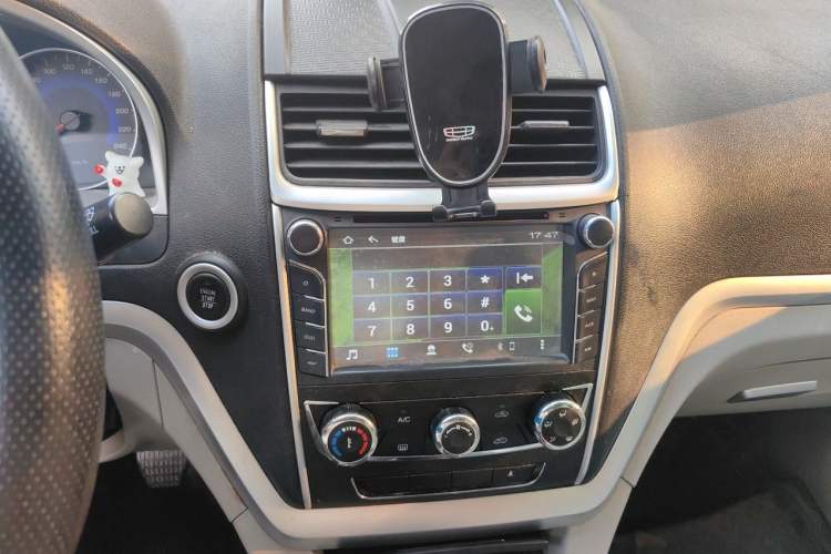 Used Geely Auto Emgrand 2014 Sedan 1.5L Manual Fashion Edition Audio And AC Panel