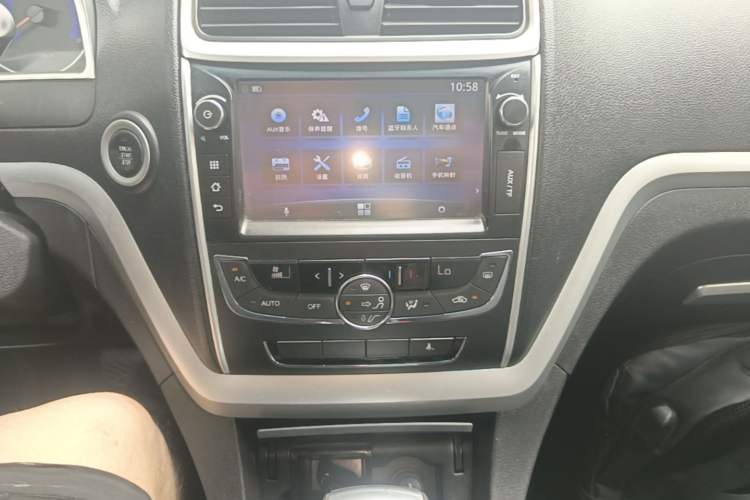 Used Geely Auto Emgrand 2014 Hatchback 1.3T CVT Elite Model Audio And AC Panel