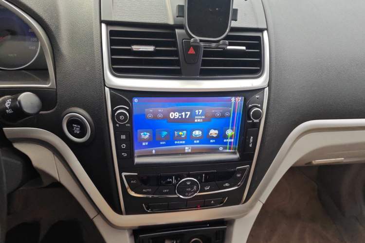 Used Geely Auto Emgrand 2014 Sedan 1.5L CVT Elite Model Audio And AC Panel