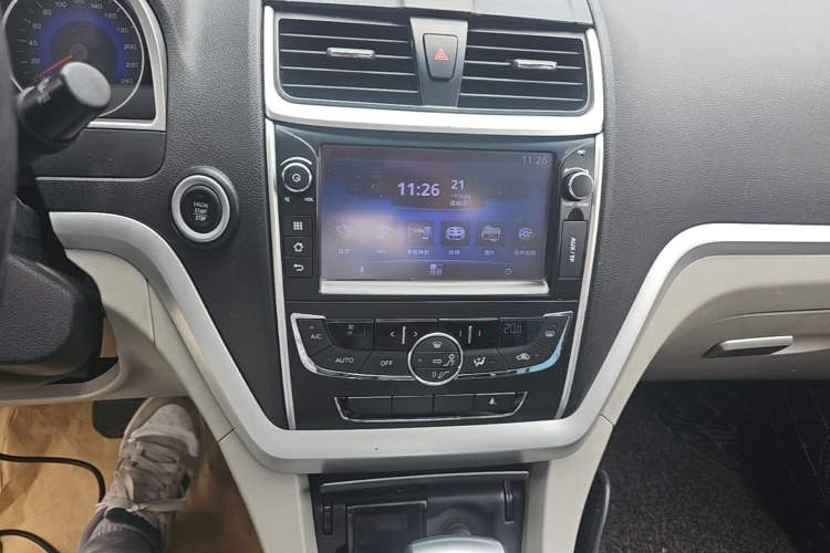 Used Geely Auto Emgrand 2014 Sedan 1.5L CVT Elite Model Audio And AC Panel