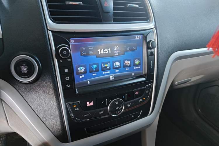 Used Geely Auto Emgrand 2014 Sedan 1.3T Manual Elite Model Audio And AC Panel