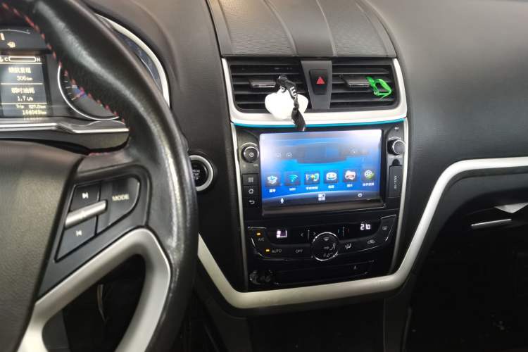 Used Geely Auto Emgrand 2014 Hatchback 1.3T Manual Elite Model Audio And AC Panel