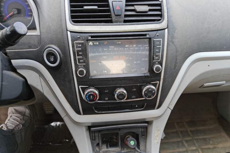 Used Geely Auto Emgrand 2014 Sedan 1.5L Manual Fashion Edition Audio And AC Panel