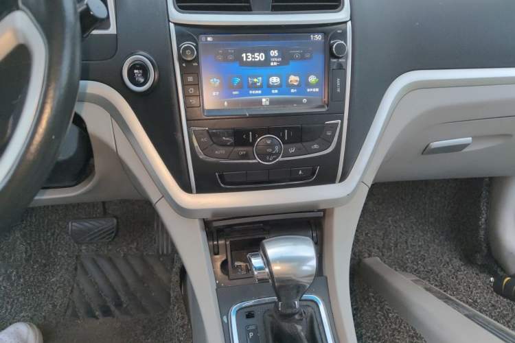 Used Geely Auto Emgrand 2014 Sedan 1.5L CVT Elite Model Audio And AC Panel