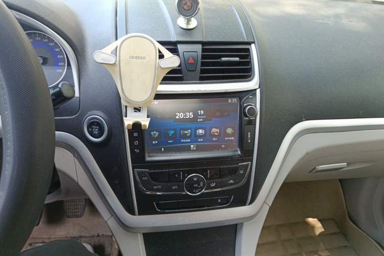 Used Geely Auto Emgrand 2014 Sedan 1.5L Manual Elite Model Audio And AC Panel