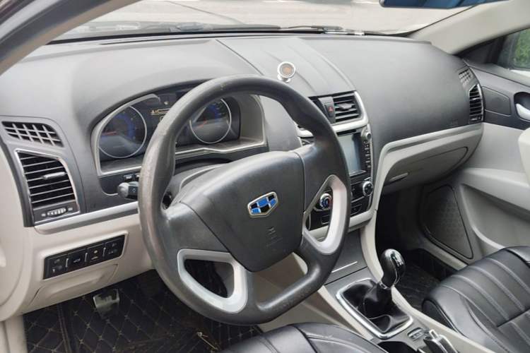 Used Geely Auto Emgrand 2014 Sedan 1.5L Manual Fashion Edition Center Console