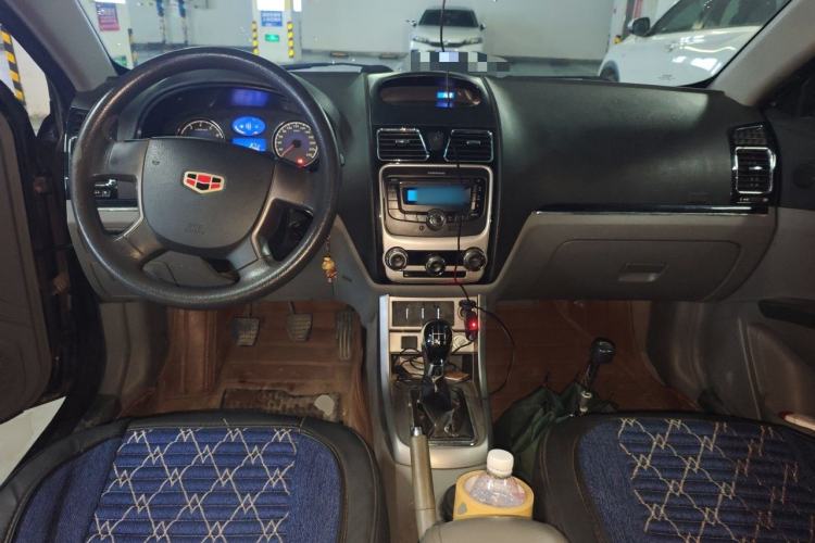 Used Geely Auto Emgrand 2014 Sedan 1.5L Manual Fashion Edition Center Console