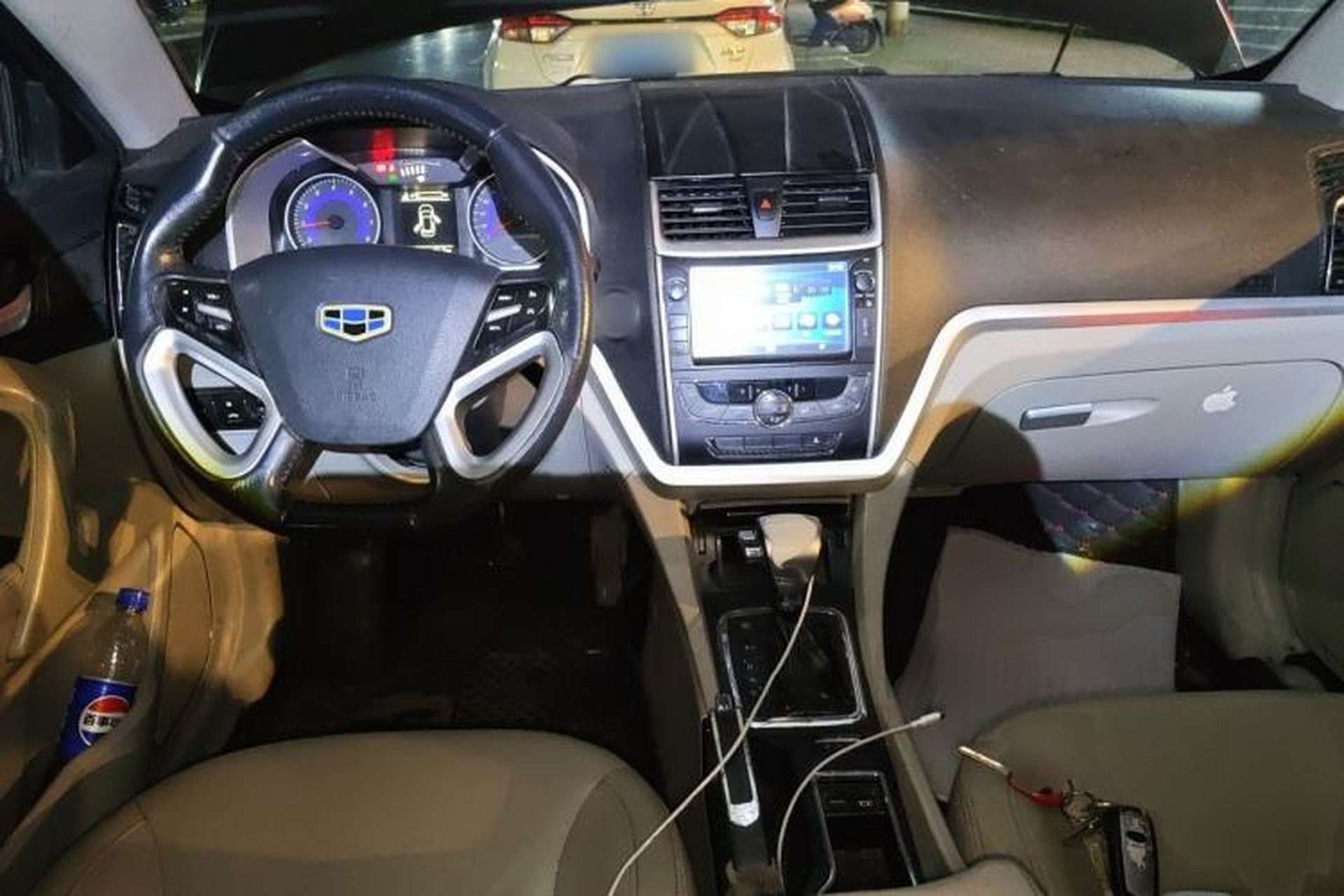 Used Geely Auto Emgrand 2014 Sedan 1.5L CVT Elite Model Center Console