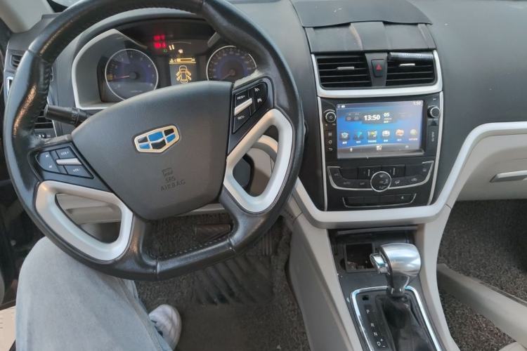 Used Geely Auto Emgrand 2014 Sedan 1.5L CVT Elite Model Center Console