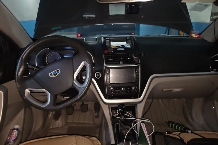 Used Geely Auto Emgrand 2014 Sedan 1.5L Manual Fashion Edition Center Console