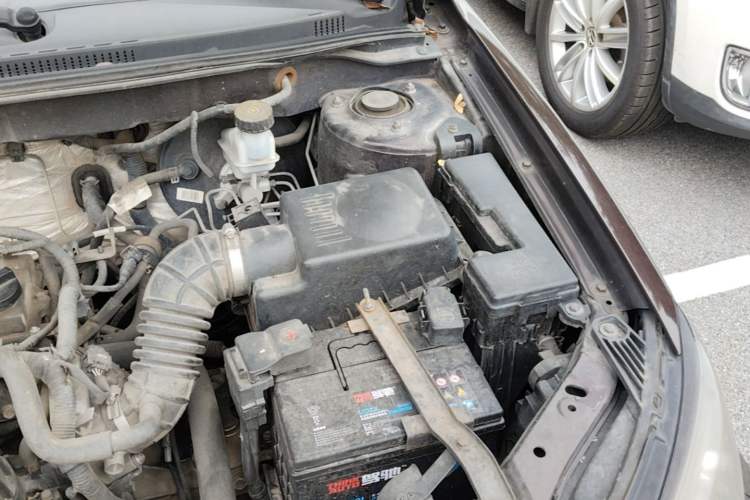 Used Geely Auto Emgrand 2014 Sedan 1.5L Manual Fashion Edition Engine Bay Left
