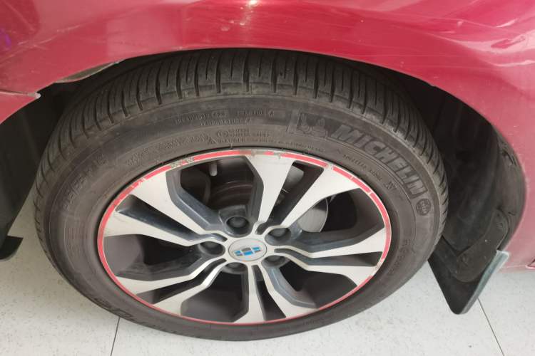 Used Geely Auto Emgrand 2014 Hatchback 1.3T Manual Elite Model Exterior 4