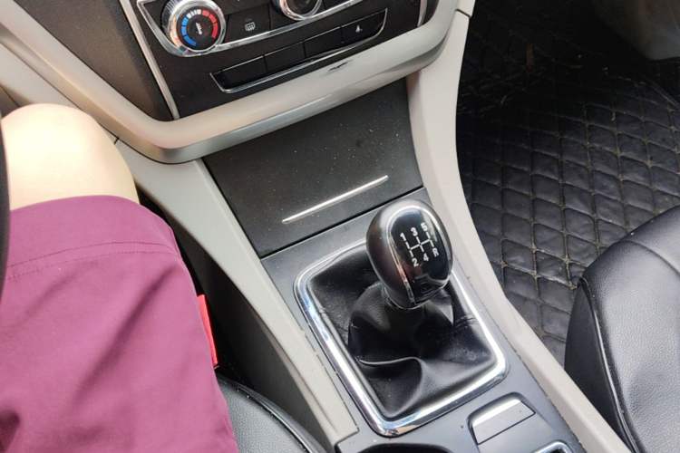 Used Geely Auto Emgrand 2014 Sedan 1.5L Manual Fashion Edition Gear Lever