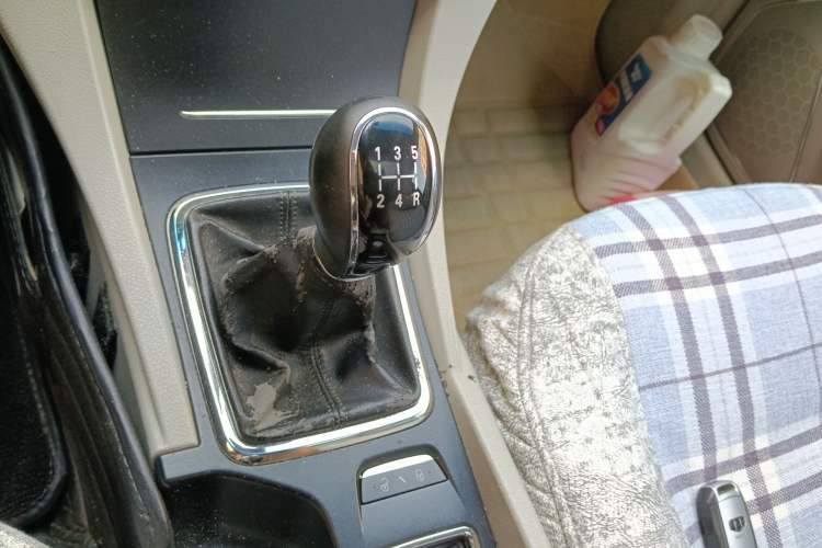 Used Geely Auto Emgrand 2014 Sedan 1.5L Manual Elite Model Gear Lever