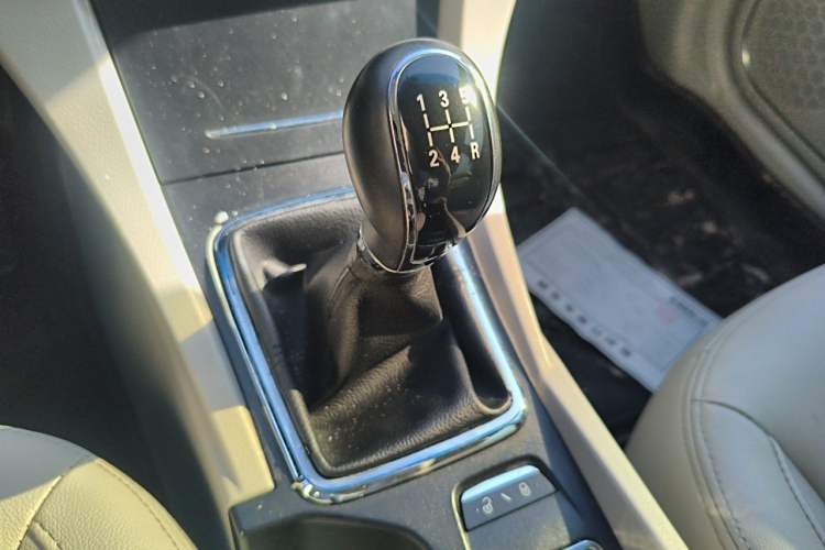 Used Geely Auto Emgrand 2014 Sedan 1.5L Manual Elite Model Gear Lever