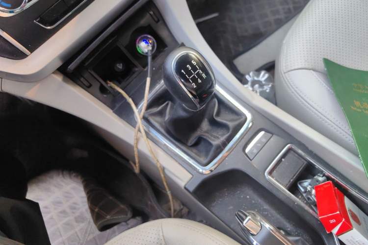 Used Geely Auto Emgrand 2014 Sedan 1.5L Manual Fashion Edition Gear Lever