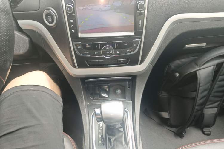 Used Geely Auto Emgrand 2014 Hatchback 1.3T CVT Elite Model Gear Lever
