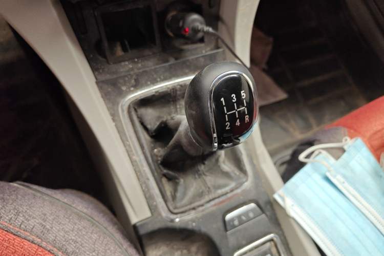 Used Geely Auto Emgrand 2014 Sedan 1.5L Manual Elite Model Gear Lever