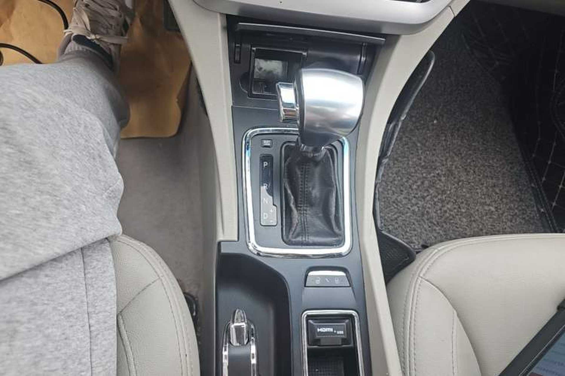 Used Geely Auto Emgrand 2014 Sedan 1.5L CVT Elite Model Gear Lever