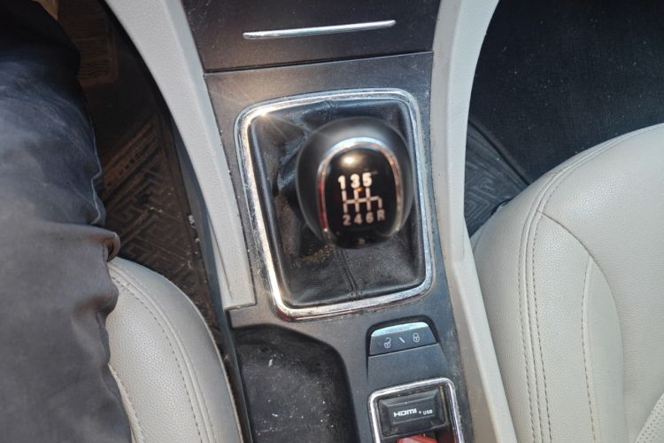 Used Geely Auto Emgrand 2014 Sedan 1.3T Manual Elite Model Gear Lever