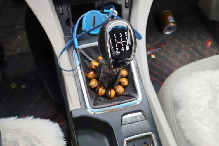 Used Geely Auto Emgrand 2014 Sedan 1.5L Manual Elite Model Gear Lever