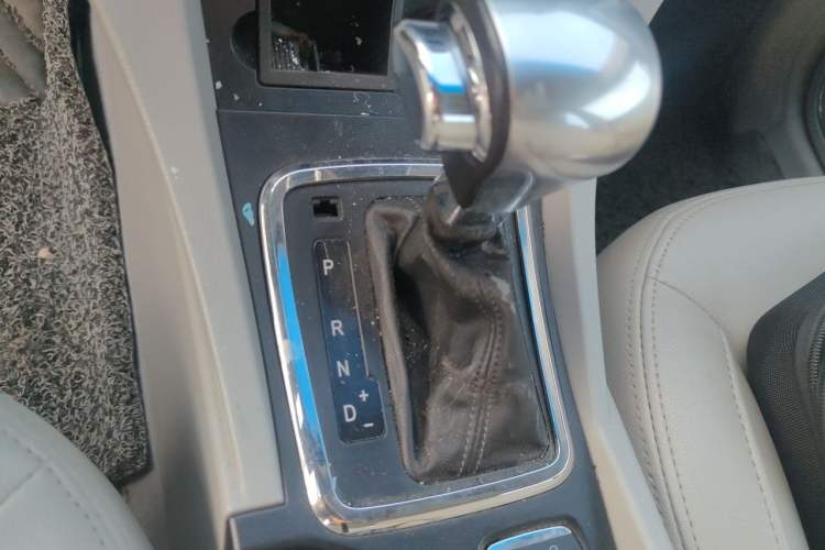 Used Geely Auto Emgrand 2014 Sedan 1.5L CVT Elite Model Gear Lever