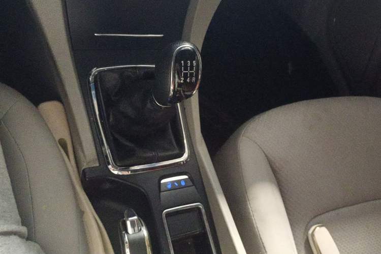 Used Geely Auto Emgrand 2014 Sedan 1.5L Manual Fashion Edition Gear Lever