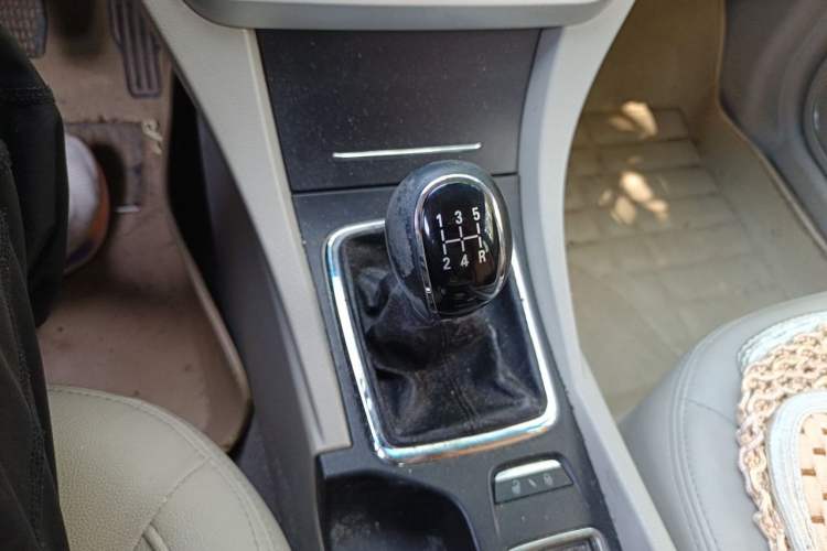 Used Geely Auto Emgrand 2014 Sedan 1.5L Manual Elite Model Gear Lever