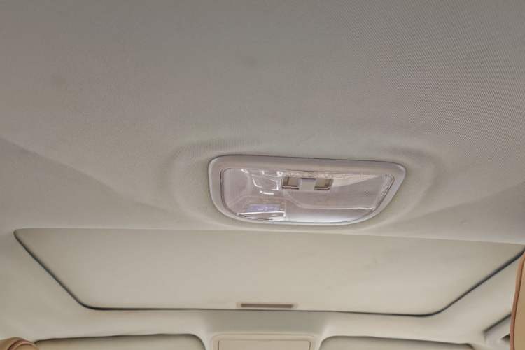 Used Geely Auto Emgrand 2014 Sedan 1.5L CVT Elite Model Headliner