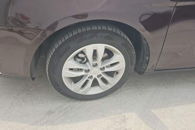 Used Geely Auto Emgrand 2014 Sedan 1.5L CVT Elite Model Left Front Wheel Hub