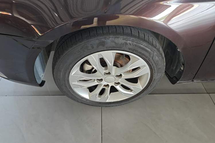 Used Geely Auto Emgrand 2014 Sedan 1.3T Manual Elite Model Left Front Wheel Hub