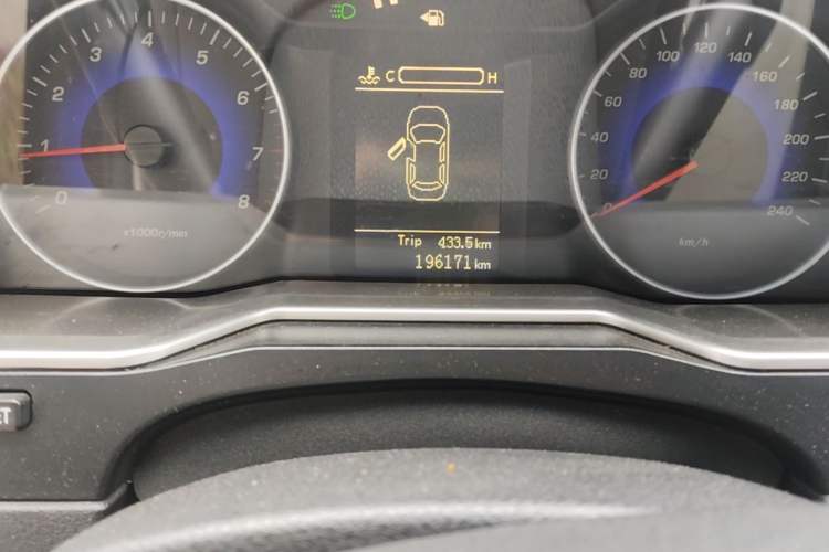 Used Geely Auto Emgrand 2014 Sedan 1.5L Manual Fashion Edition Odometer Close Up