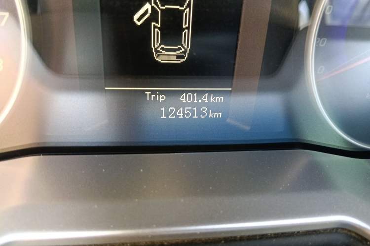 Used Geely Auto Emgrand 2014 Sedan 1.5L Manual Elite Model Odometer Close Up