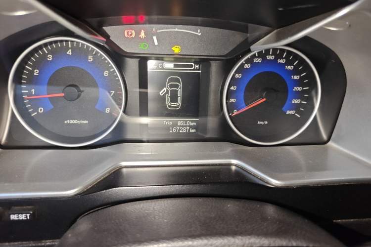 Used Geely Auto Emgrand 2014 Sedan 1.5L Manual Fashion Edition Odometer Close Up
